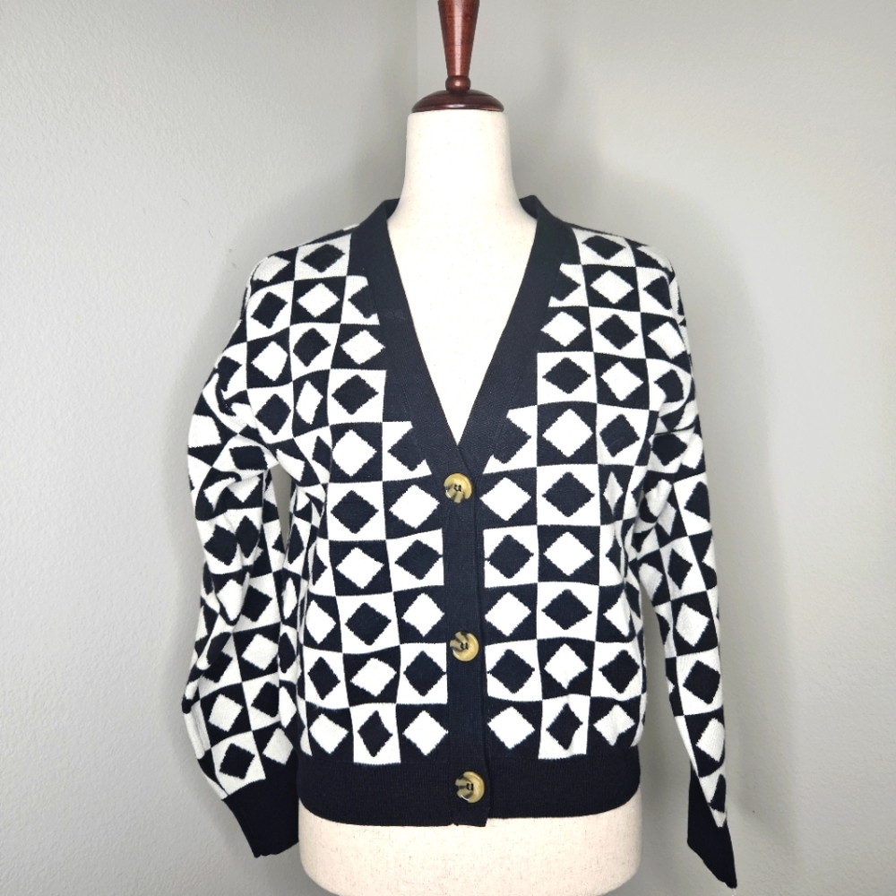 Willow and Wind three button sweater long sleeve black white geometric size Med